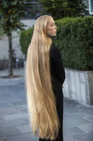 Photo Set Sara In The City Realrapunzels In 2020 Long Hair Styles Hip Length Hair Long Hair Girl
