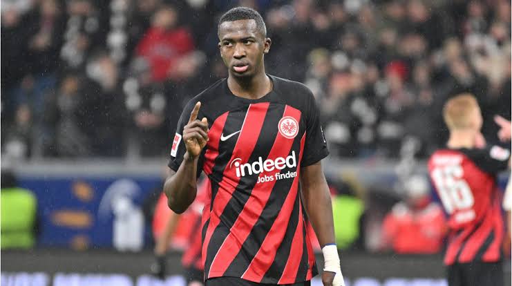 Liverpool learn new Willian Pacho price tag as transfer discount emerges.