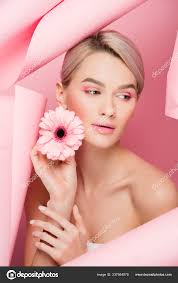 Belle Fille Avec Fleur Rose Maquillage Papier Déchiré Sur Rose — Photo de  stock par ©IgorVetushko