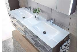 Unser kompetentes team berät sie darüber hinaus gerne auch die passende badkeramik rundet den gesamteindruck des badezimmers ab und hochwertige armaturen, die sie in unserem shop. Leonardo Living Badezimmer Bad 109 Glas Metallic Mobel Letz Ihr Online Shop