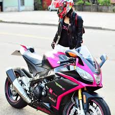 絕對不可以再宅下去了 aprilia rsv4 motor rider racing bikergirl lady riders motorcycle girl motorcycle women