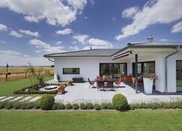 Bungalow In Zeitlosem Design Weberhaus Hausbaudirekt Fertighaus Bungalow Weber Haus Haus Bungalow