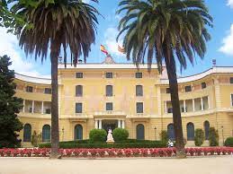 Constituyó la residencia de los condes de barcelona y más tarde de los reyes de la corona de aragón. Palau Reial De Pedralbes Wikipedia