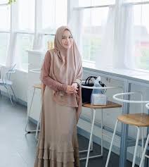 Salah satu rancangan dan desain model baju muslim yang lagi naik daun saat ini adalah baju muslim rancangan zaskia sungkar. Model Baju Muslim Ke Pesta Ala Zaskia Sungkar Hijabfest
