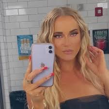 Allyson Allison's Instagram, Twitter & Facebook