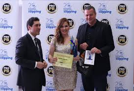 Nekadašnja članica grupe „magazin danijela martinović za nekoliko dana napunit će 46 godina, ali je i dalje od onih kojima bi i deset godina mlađe žene pozavidjele na fantastičnom i dobro njegovanom izgledu. Ana Martinovic Losi Pr Potezi Vode U Neuspjeh Montenegro Magazin