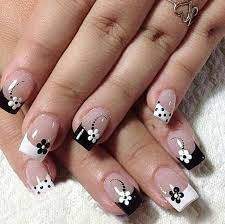 ¿qué representa mejor la primavera que las flores? Manicure French Tip Nails Black And White Flowers Unas Decoradas Con Flores Unas Con Flores Unas Decoradas
