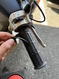 カブ グリップ 交換