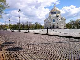 Kronstadt, also spelled kronshtadt, cronstadt or kronštádt is a russian port city in kronshtadtsky district of the federal city of saint pet. Https Xn 80aiqmelqc4c Xn P1ai Press News Istoriya Chugunnoj Naberezhnoj V Kronshtadte