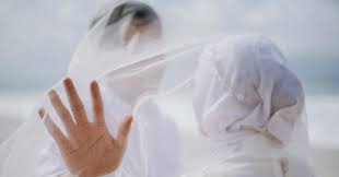 Hati berdebar saat dekat dengan orang lain firasat hati berdebar ini memang menyangkut masalah perasaan, sehingga memang susah untuk dilogiskan. Betul Ke Sayang Akan Dia Ataupun Sekadar Takut Kehilangan Kesunyian Je