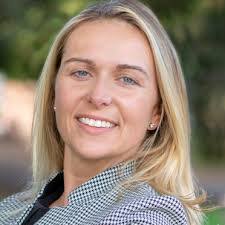 Tara Covey's Instagram, Twitter & Facebook