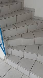Beim verlegen sind allerdings einige dinge zu beachten. Geflieste Treppe Mit Laminat Verkleiden