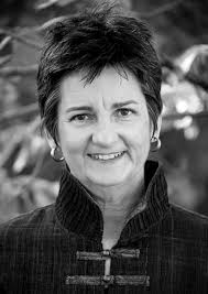 Amazon.com: Holding On Upside Down: The Life and Work of Marianne Moore:  9780374107291: Leavell, Linda: Books