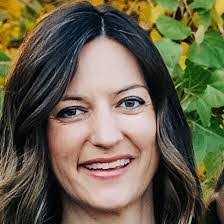 Alyson Arnold's Instagram, Twitter & Facebook