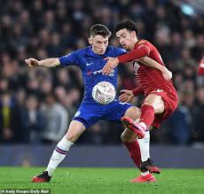 The scottish national of white ethnicity with little known roots was raised in the town of ardrossan in north ayrshire. Ruhm Winkt Billy Gilmour Nach Dem Diebstahl Der Karte In Der Fa Cup Sieg Uber Liverpool Aktuelle Boulevard Nachrichten Und Fotogalerien Zu Stars Sternchen