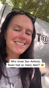 So many beautiful deer in the streets of San Antonio! 😍🦌🇺🇸 #usa  #america #gdayfromtheusa #roadtrip #wildlife #deer