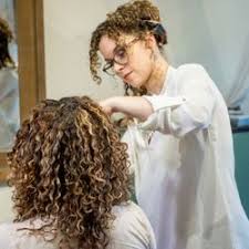 With over 60 thousand hair salons, beauty salons respected hair stylists nearby and endless hair treatments to choose from, now you can find the perfect hairstyle you want at the best price you can afford. Curly Hair Salon Bpatello