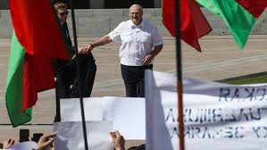 Александр лукашенко в ранней молодости окончил могилевский исторический факультет педагогического института и получил специализацию преподавателя. Lukashenko Nazval Povtornye Vybory Gibelyu Gosudarstva Gazeta Ru