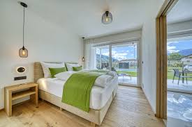 Hochwertige naturmaterialien wie holz und stein, edle stoffe und eine ausstattung, die keine wünsche offen lässt, lassen moderne. Wohnen Mit Stil In Den Ardesia Apartments Ardesia Nature Lifestyle Apartments