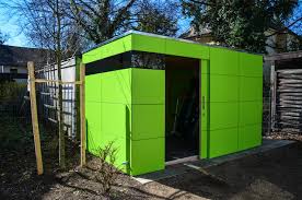 Certains abris de jardin bois ont un toit plat si vous recherchez une structure plus design et résistant et facile à monter, un abri de jardin en résine est le compromis idéal entre bois et métal. Munchen Design Gartenhaus Gart Lime Green Contemporain Abri Munich Par Design Garten