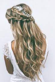 Coiffure Nouvel An Une Jolie Coiffure Pour Les Cheveux Longs Coiffure Demoiselle D Honneur Coiffure Mariage Cheveux Long Coiffure Nouvel An