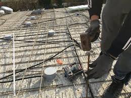 Eine wohnung hat in der regel nur einen telefon anschluss, am besten man bringt sie in einem schwachstrom verteiler (infos folgen) unter, oder im flur. Elektroinstallation Leerrohre Ind Die Betondecke Legen Elektroinstallation Elektroinstallation Selber Machen Elektro