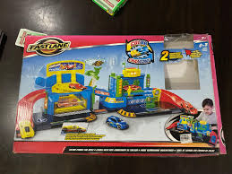 Lightning mcqueen has been tearing up the track and needs help getting cleaned up! Fastlane Color Changing Car Park Hobbies Toys Toys Games On Carousell
