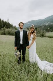 Modern Boho Mountain Elopement Laudae Bride A Be Bridal Shop Graphic Lace Wedding Dress Styled Wedding Shooting Fitted Lace Wedding Dress