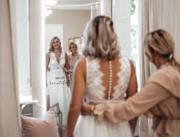 We would like to show you a description here but the site won't allow us. Herzbraut Boutique Besondere Brautkleider In Koln Hochzeitskleider Herzbraut