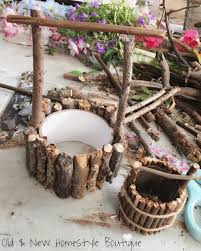 Galhos Cola Uma Lata Uma Pet Ou Um Pedaco De Cano Pvc E Criatividade Fairy Garden Furniture Fairy Garden Crafts Fairy Garden Diy