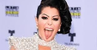 Alejandra guzmán ha estado en boca de todos, por los drásticos cambios que su rostro ha sufrido los padres de la cantante también se unieron al debate por las cirugías de alejandra guzmán. Arde Instagram Reaparecio Alejandra Guzman Con Un Trasero Plano Video Noticia Al Minuto