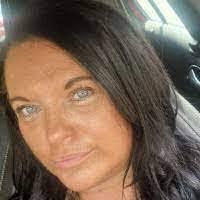 Lisa Tarlton's Instagram, Twitter & Facebook