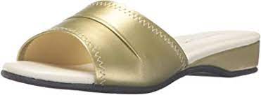 Our daniel green collection includes traditional slides, plush bedroom slippers, luxurious suede scuffs and more. Amazon Com Daniel Green Women S Dormie Slipper Shoes