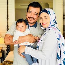 A life that feels good on the inside.not one that just assalamualaikum siti @ctnurhaliza11, saya ucap tahniah atas kelahiran anak yang kedua. 10 Foto Langka Siti Nurhaliza Saat Habiskan Waktu Bersama Sang Anak Sejuk Banget Lihatnya