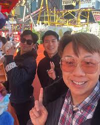 Going to the aia carnival has become an annual cny activity and Avis is  really the expert and won so many prizes for us within half an hour, a  super sunny and