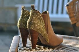 Joules womens molly welly yellow rain boots shoes 8 medium (b,m) bhfo 1500. Love These Diy Glitter Boots The Tan And Gold Combo Is So Unexpected Yet Sophisticated Sparkly Boots Glitter Boots Shoe Accessories Diy