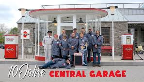 Garaga vous offre deux types de lubrifiants pour garder votre porte de garage en bon état de fonctionnement (.) 10 Jahre Central Garage Central Garage Automuseum