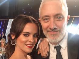 La historia de amor de Andy Kusnetzoff y la productora Flor Suárez: se  conocieron en la radio, comenzaron a salir en secreto, él tiene 15 años más  que ella y hoy son