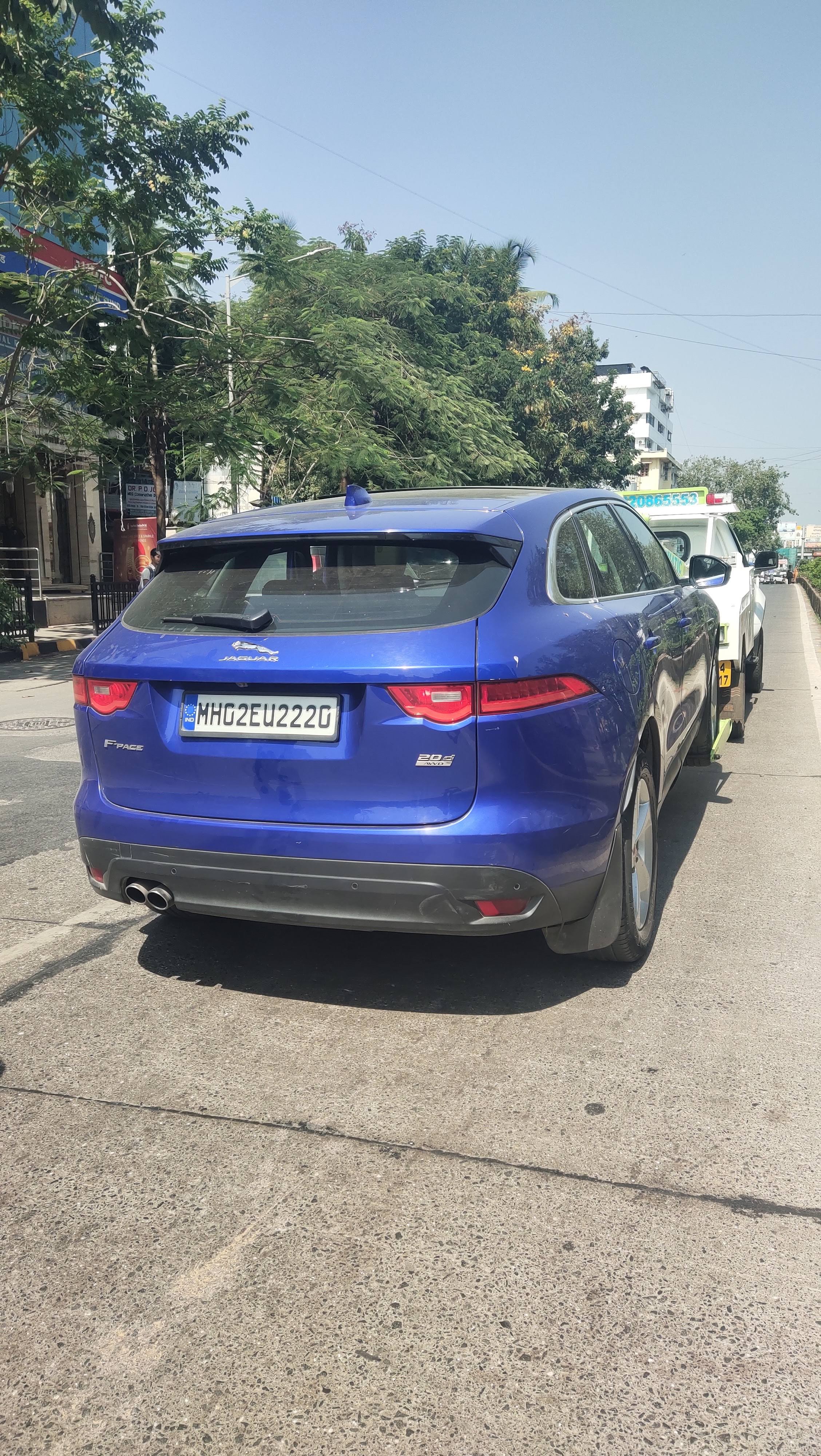 Car towing service