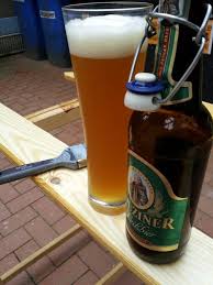 Kapuziner Hilft Streichen Weizenbier Bier Erste Hilfe