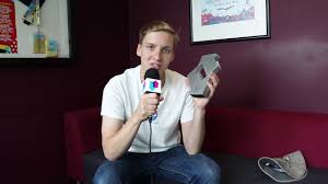 george ezra celebrates shotgun reaching number 1 on the uks official singles chart