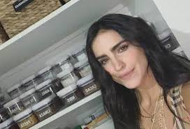 A alguien le acomodaron la alacena...