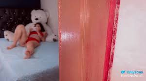 Mi hermanastro odia verme jugando FREE FIRE para que me haga chupar y  follar su gran polla