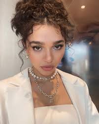 fatenetflix press day💋 styling: @branden.ruiz makeup: @kim.kiefer hair:  @emmasmallhairandmakeup 👁👄👁??? hehee