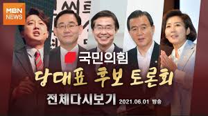 국민의힘 이준석 신임 당대표가 11일 서울 여의도 국민의힘 중앙당사에서 열린 제1차 전당대회에서 김기현 원내대표와 함께 손잡고 인사하고 있다. êµ­ë¯¼ì˜íž˜ ì œ1ì°¨ ì „ë‹¹ëŒ€íšŒ ë‚˜ë¬´ìœ„í‚¤
