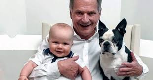 Jos et näe upotusta, voit katsoa sen tästä. Syntymapaivasankari Sauli Niinisto Yllatti Kiitti Muistamisista Kuvissa Aaron Ja Lennun Kanssa Paivan Lehti