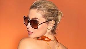 Amazon.com: Sofia Vergara x Foster Grant Women's Linda Square Reading  Glasses, Crystal Berry Gradient Fade to Floral Print at Endpieces, 52 mm +  1 : Health & Household