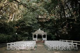 10 Woodsy Portland Or Wedding Venues With Images Portland Wedding Venues Chapel In The Woods Wedding Venues