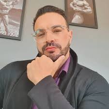 Daniel Chambliss estudou nadadores de elite por 6 anos, buscando entender o  que eles tinham de especial. O mesmo concluiu que não existia nada de  extraordinário nos nadadores, e sim pequenos atos