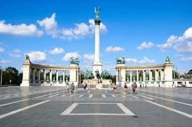 It lies at the end of andrássy avenue (with which it comprises part of an extensive world heritage sit. Hosok Tere Heroes Square